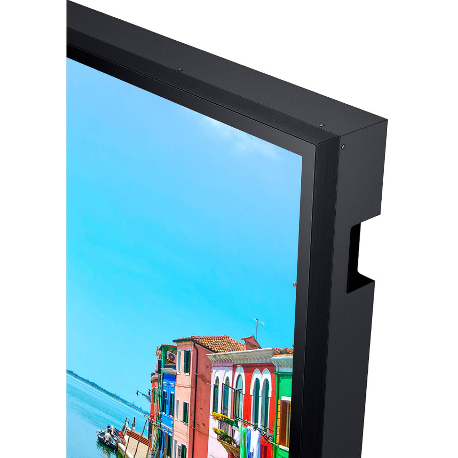 Samsung Simplify Outdoor Signage Installation with a Thin and Easy-to-install Enclosure